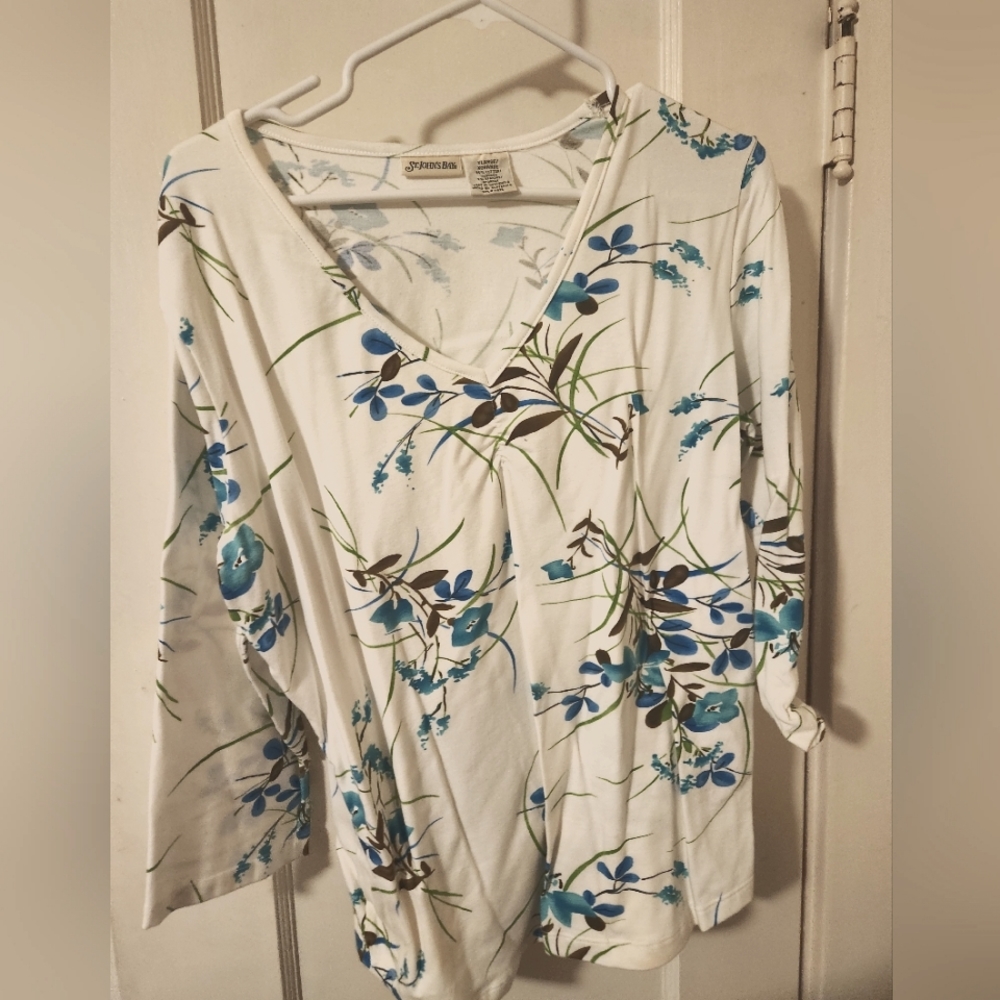 **XL St John's Bay Vneck Top